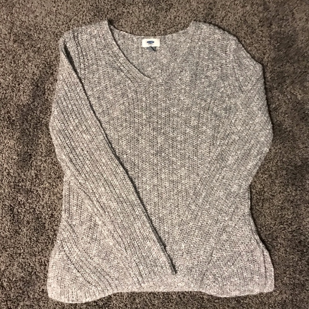 NWOT Old Navy gray sweater. size M